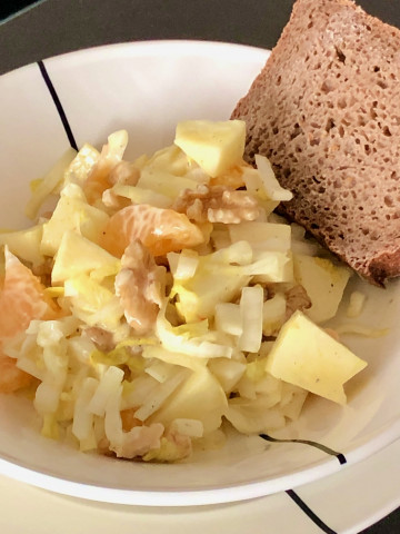 salad of chicory and autumn fruit