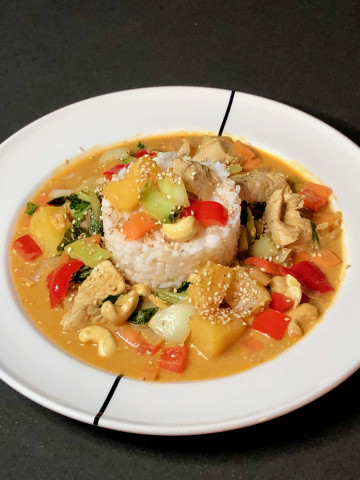 Sweet and sour Thai chicken coconut curry