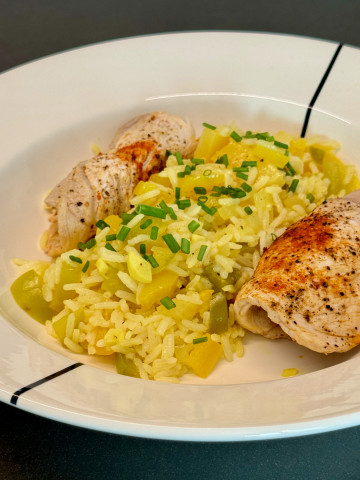 pork mini steaks with rice and pineapple