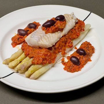 Steamed pollock and asparagus, with bell pepper puree