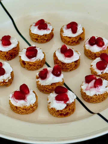 Gingerbread with goat cheese and pomegranate